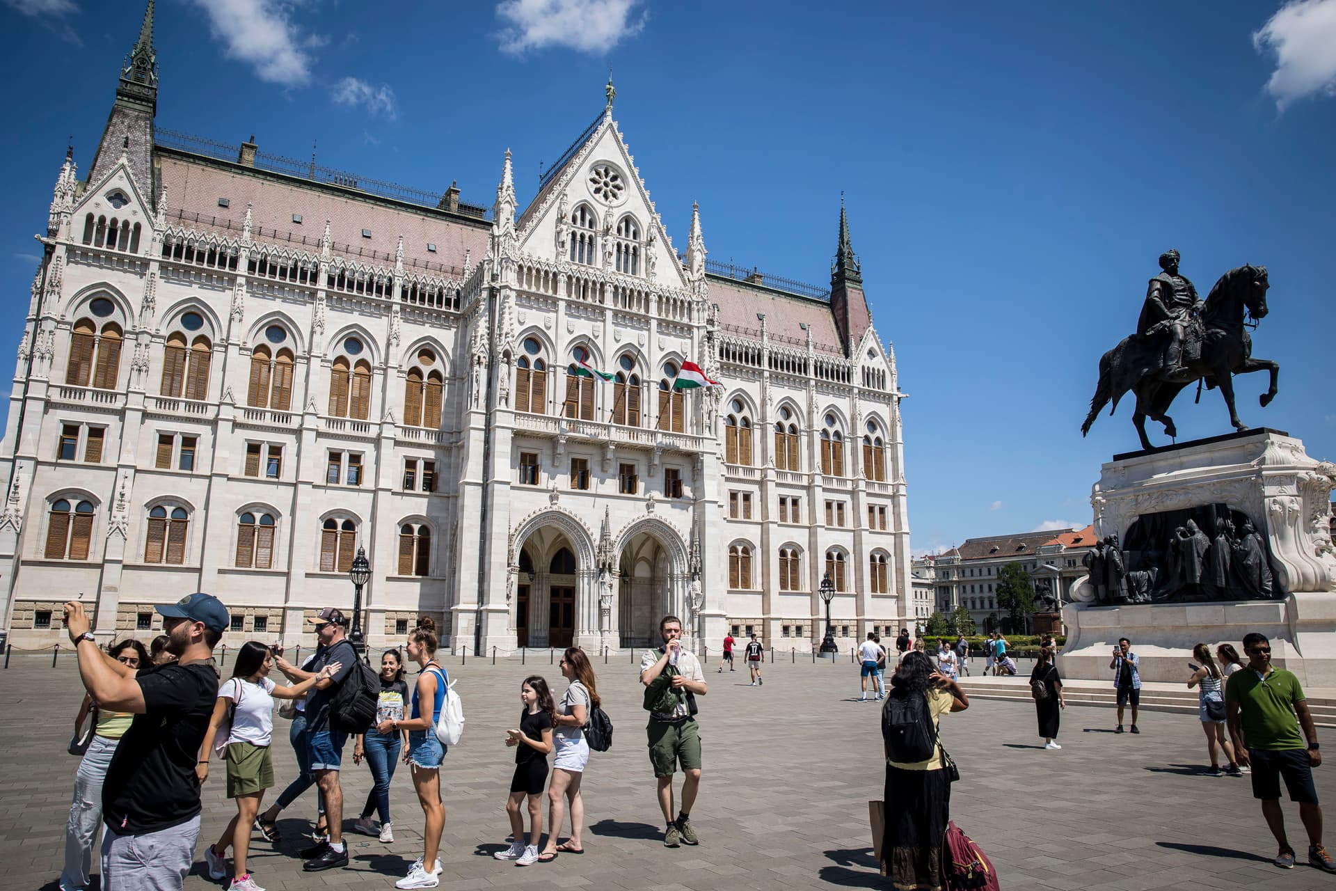 Rendőrkézen a parlamenti ámokfutó