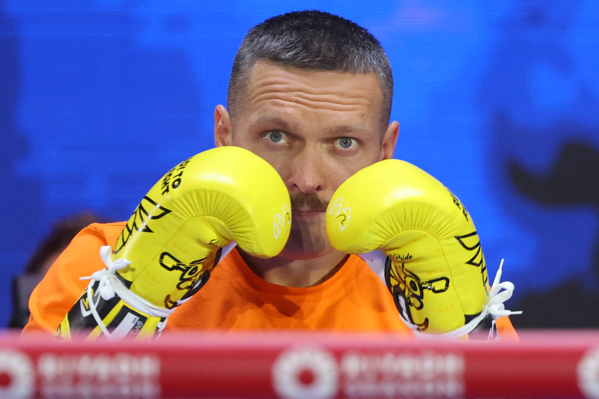 Rövid időre őrizetbe vették Olekszandr Uszik ukrán nehézsúlyú bokszolót Lengyelországban