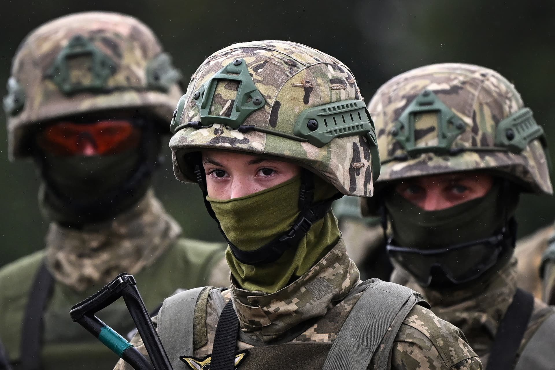 Cserére vár a magára hagyott ukrán katonanő