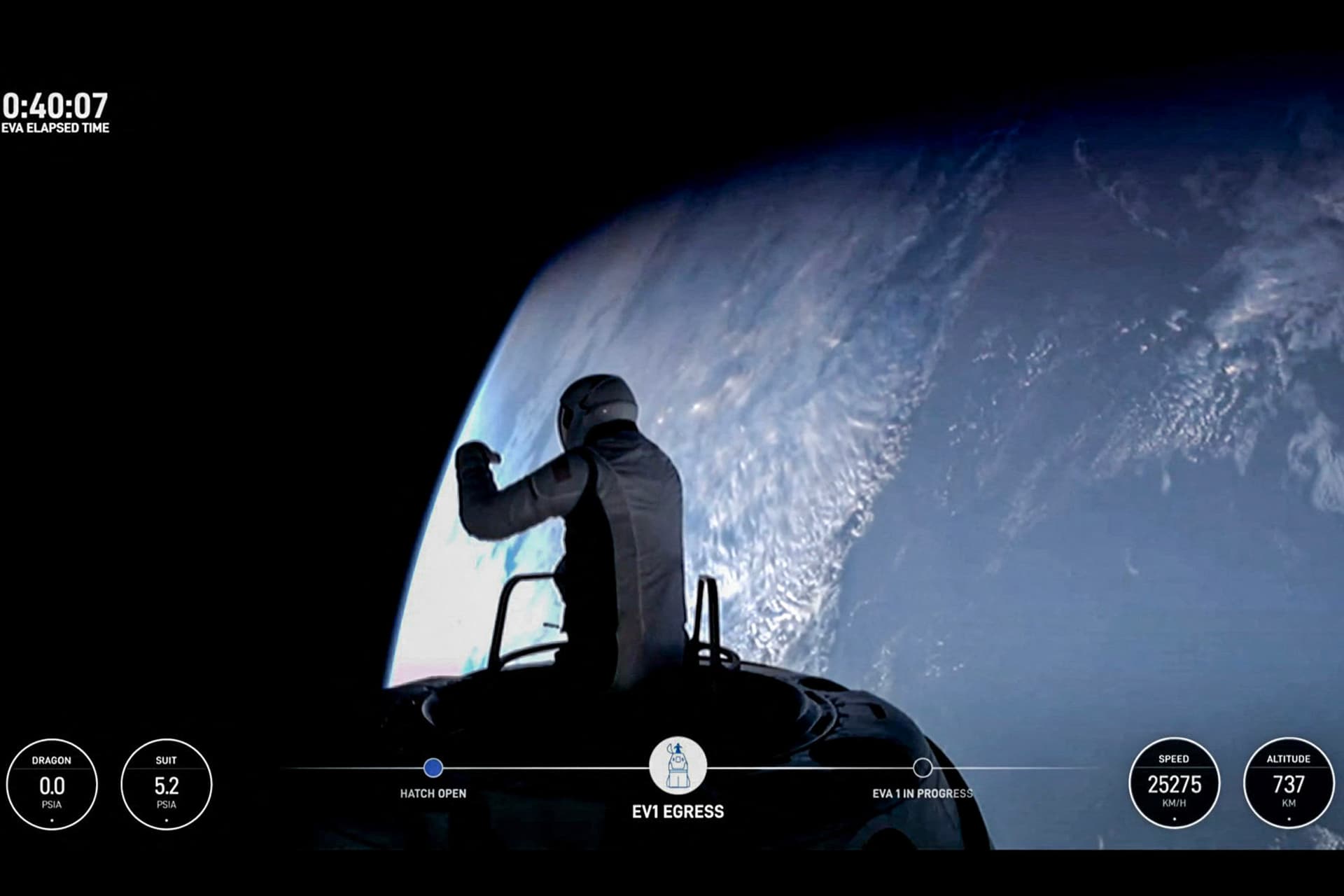 Itt nézheti élőben Musk űrhajójának visszatérését