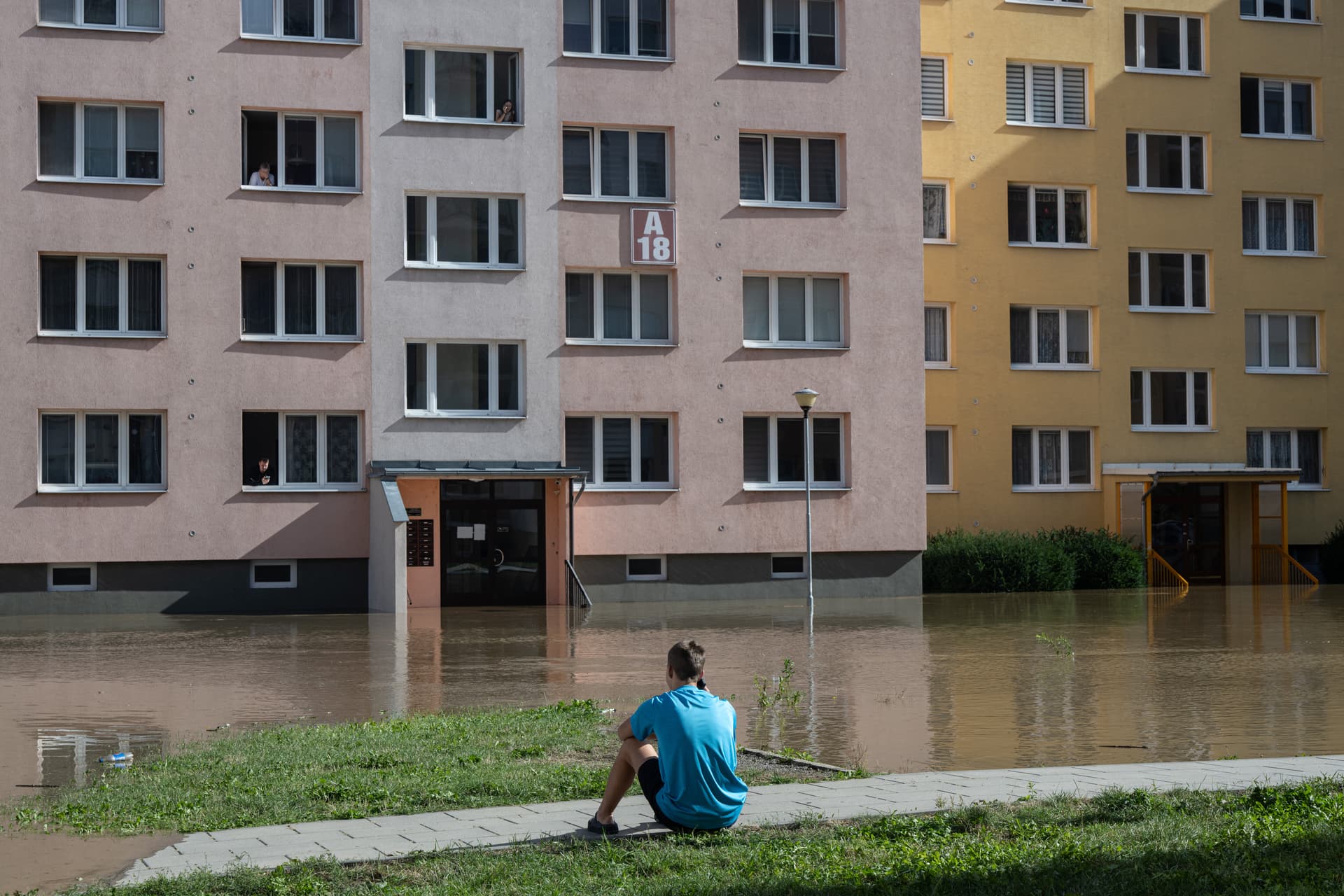 Árvíz: Csehországban már a fosztogatók is megjelentek