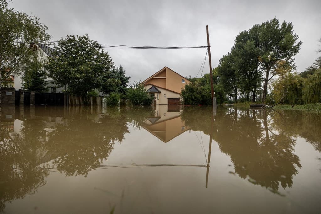 Ott álltak a gátakon a szlovák katonák is