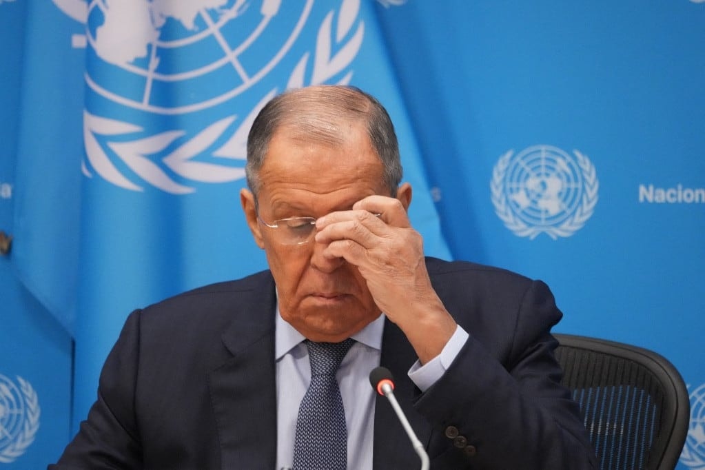 Lavrov furcsának nevezte a francia és svájci részvételt