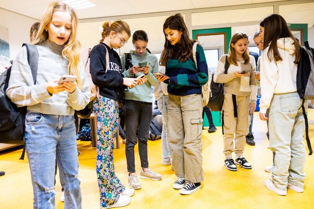 A mobiltelefonok oktatási célra történő használata továbbra is támogatott