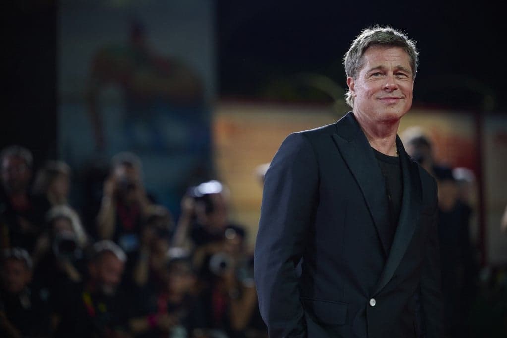 Hollywood Brad Pitt mellé áll