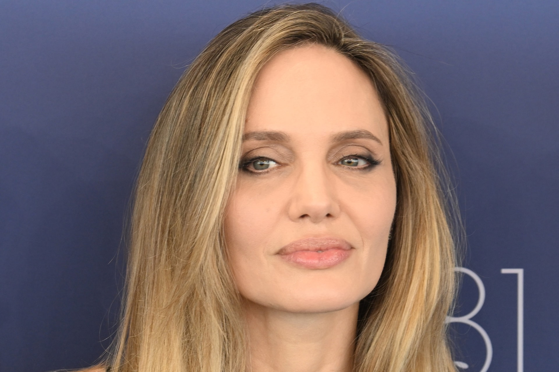 Angelina Jolie az összeomlás szélén áll