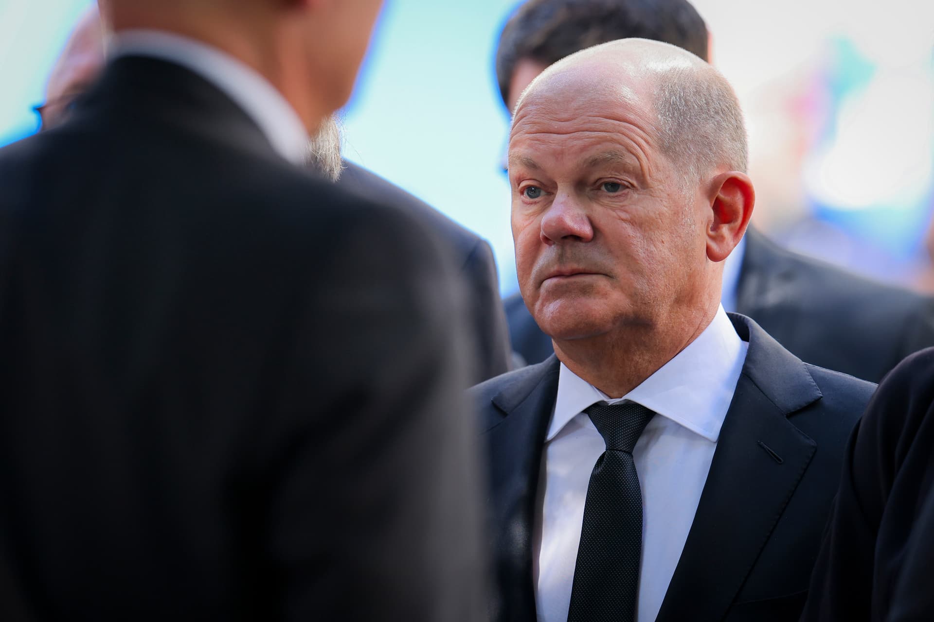Olaf Scholz ismét orosz részvételű békekonferenciát és ellenőrzött bevándorlást sürgetett