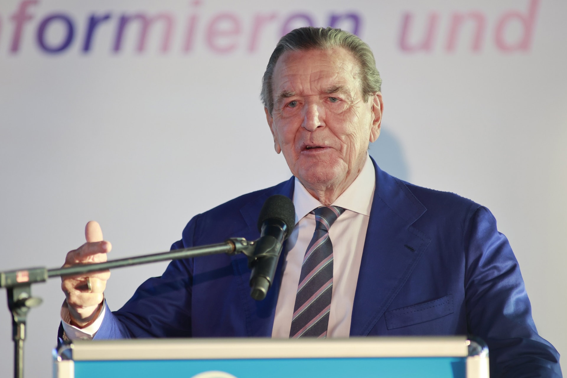 Gerhard Schröder: Oroszország legyőzhetetlen