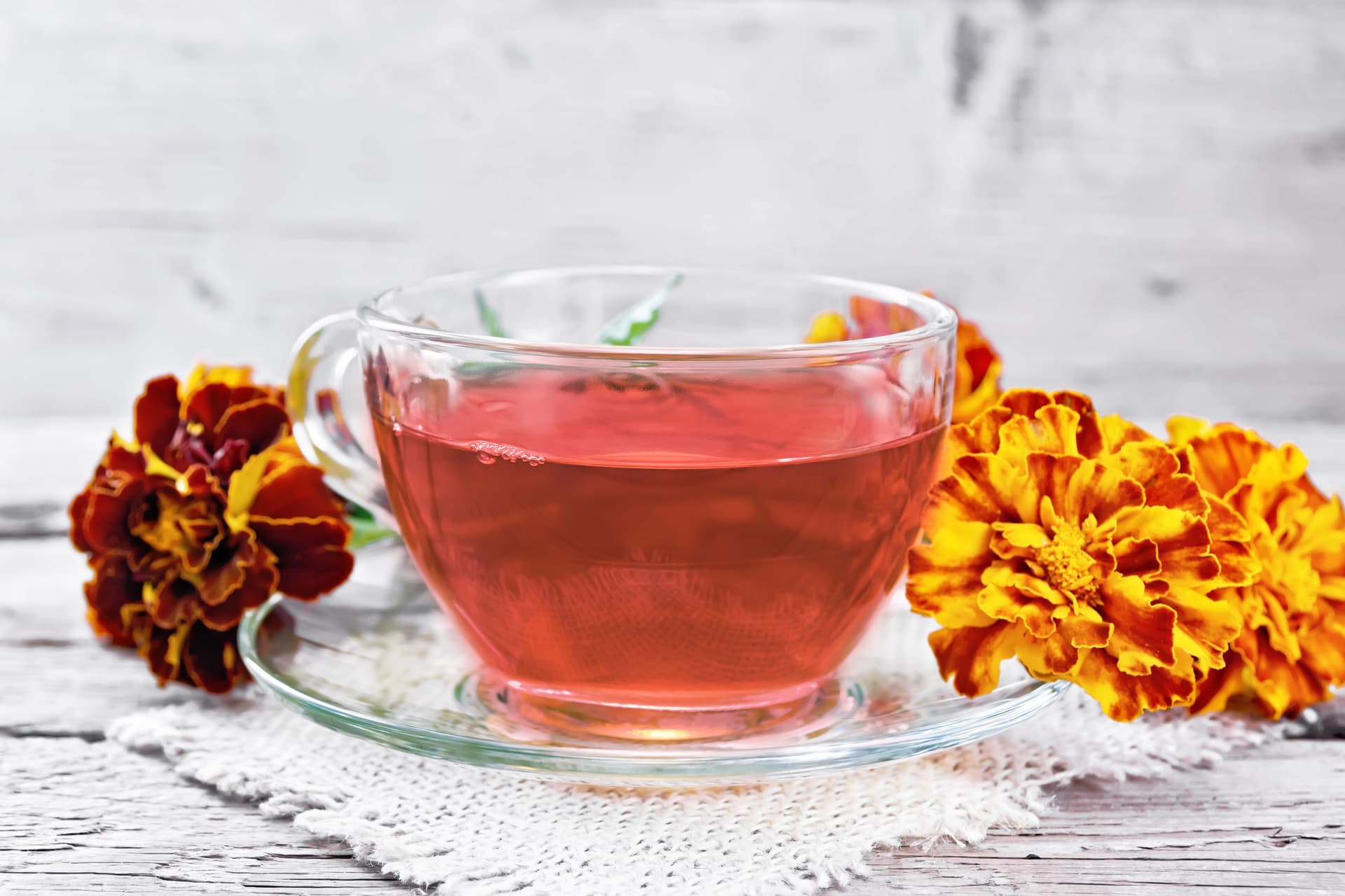 Ez a tea csökkenti a vérnyomást, gyógyítja a megfázást és az ízületi gyulladást is