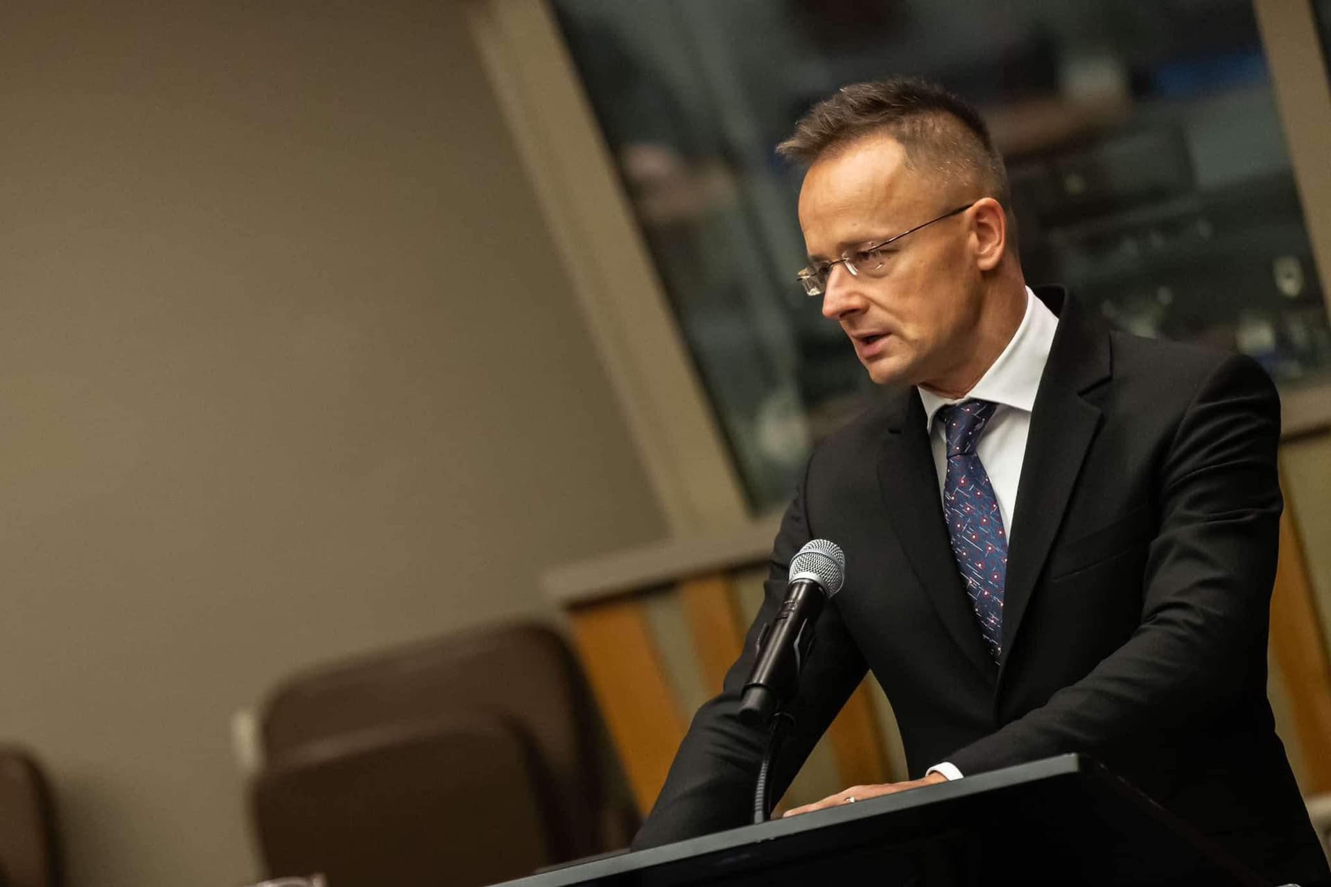 Szijjártó Péter: Egyre szorosabb a kapcsolat Magyarország és Kirgizisztán között