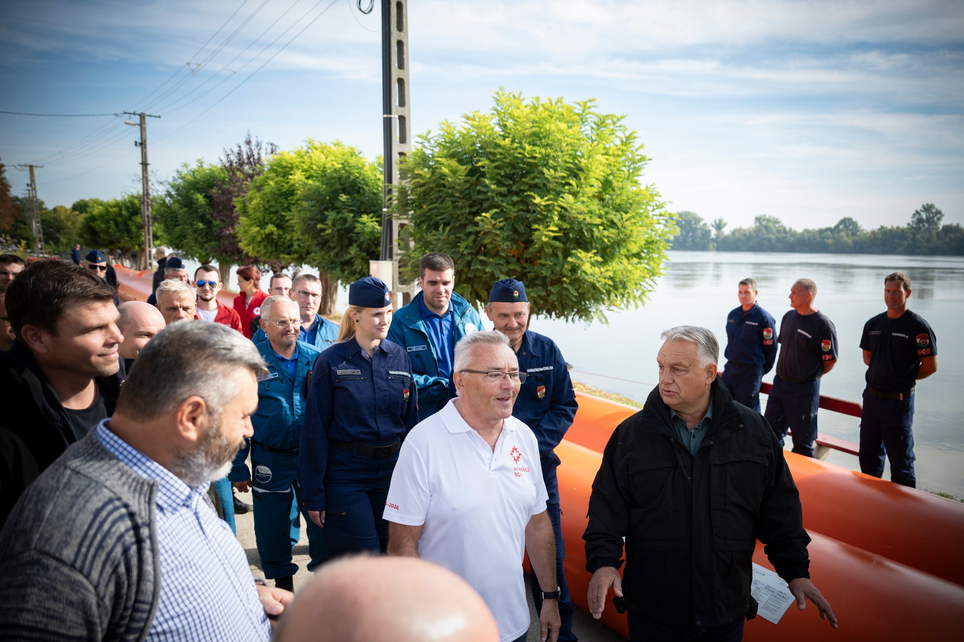 Dunaszekcsőn tartott árvízvédelmi ellenőrzést Orbán Viktor