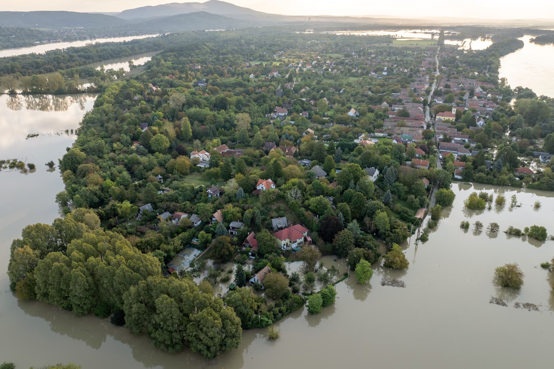 Komáromnál tetőzött a Duna