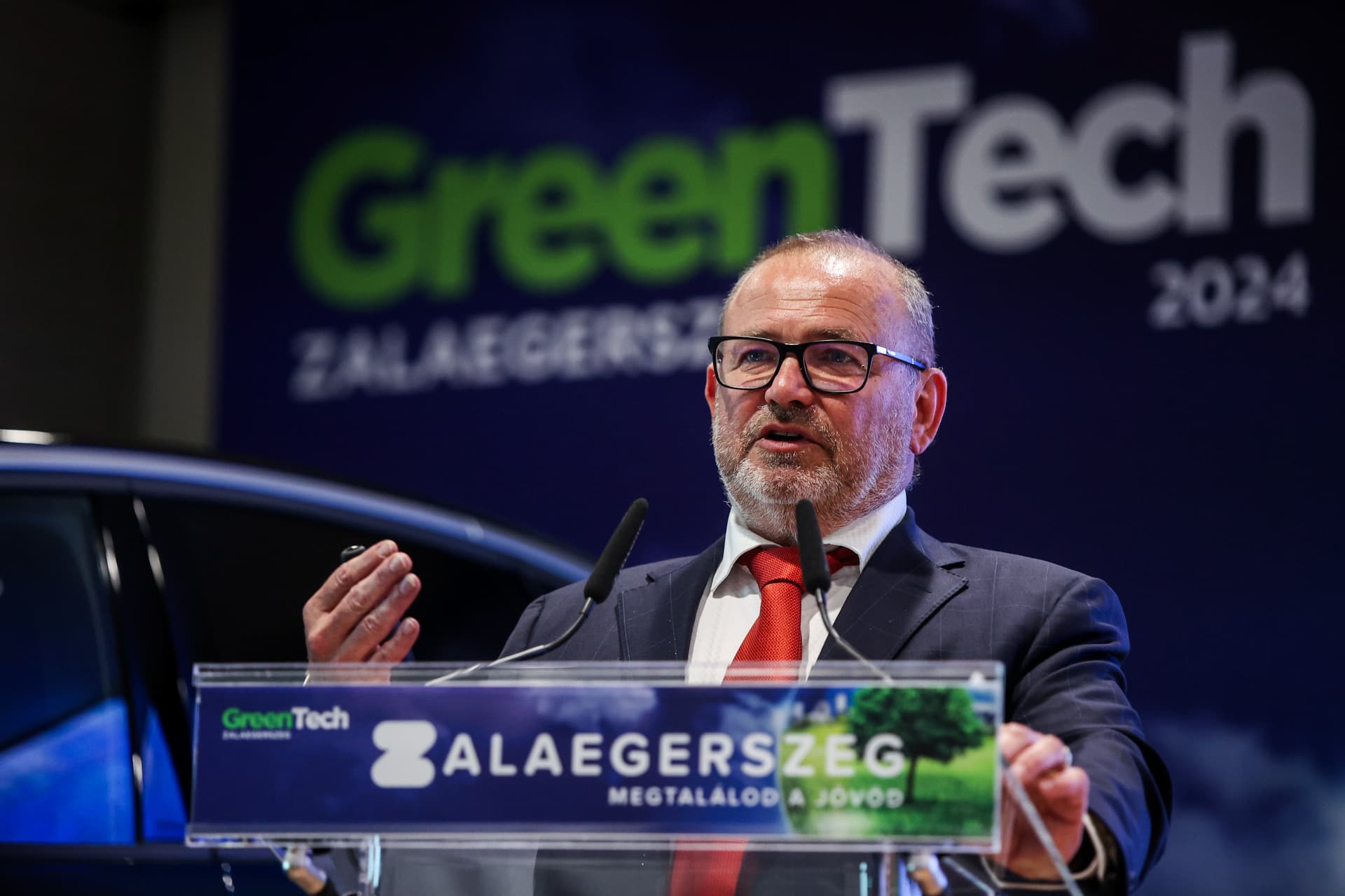 A zöldátálláshoz nélkülözhetetlen a földgáz és az atomenergia