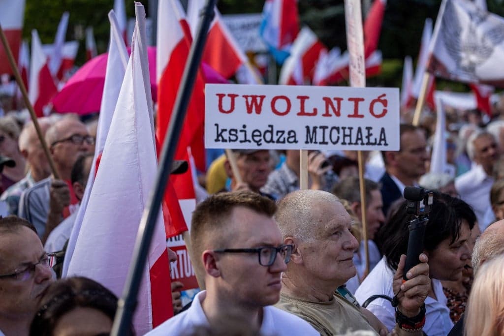 Nem szűnik a papok zaklatása Lengyelországban