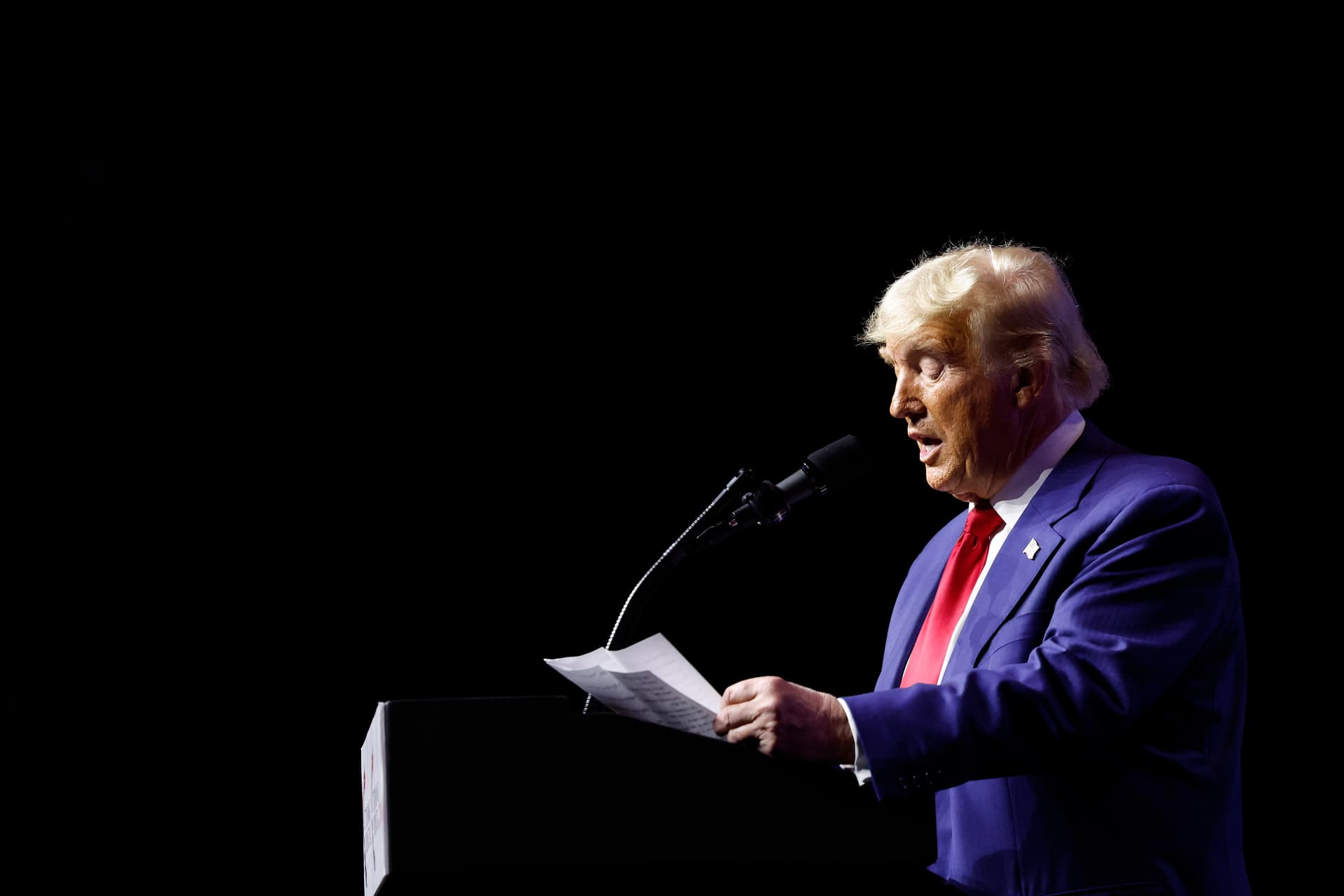 Trump új feltételeket szab Ukrajnának a segélyezés folytatásához