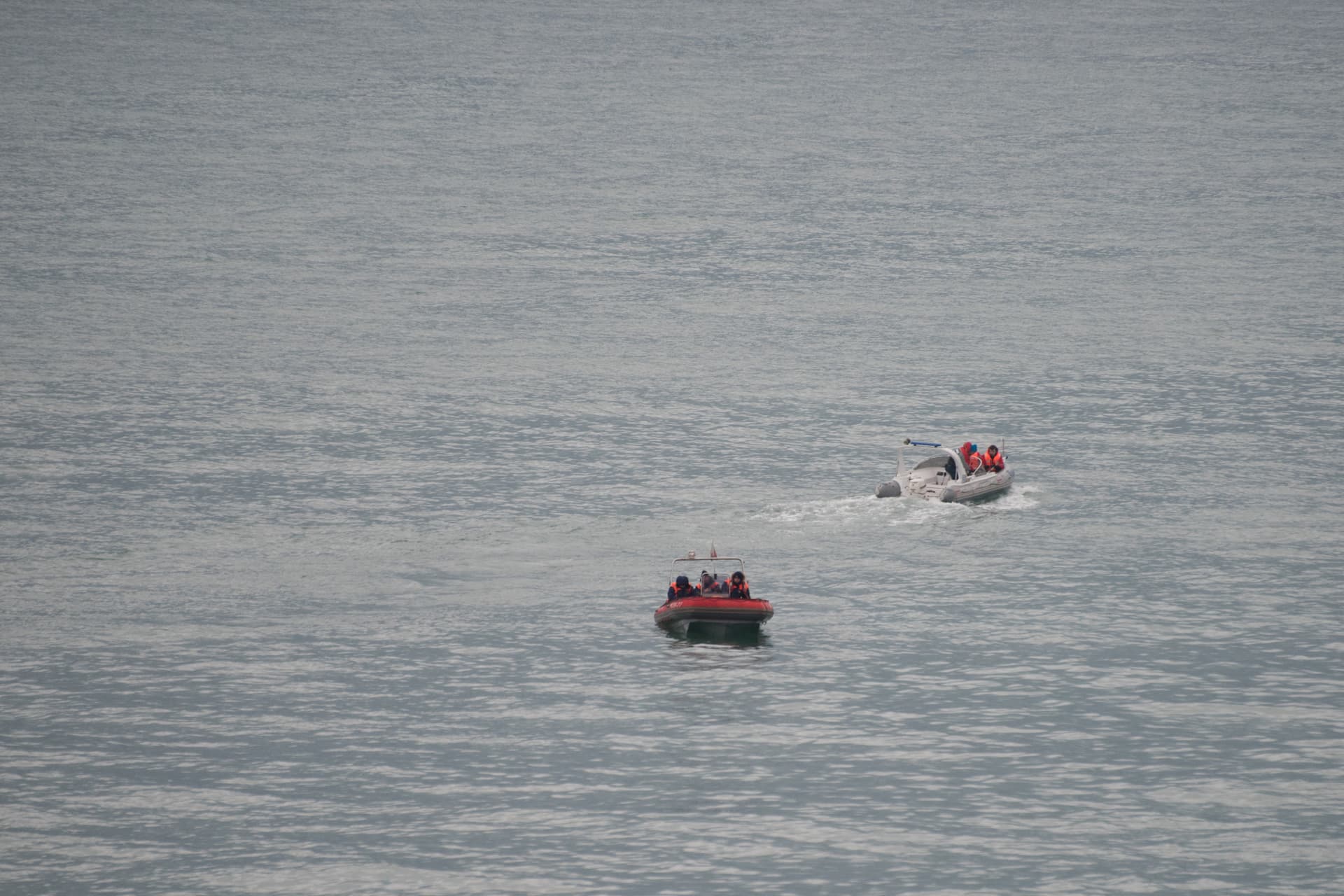 Cserben hagyta a Frontex a három napja veszteglő migránshajót