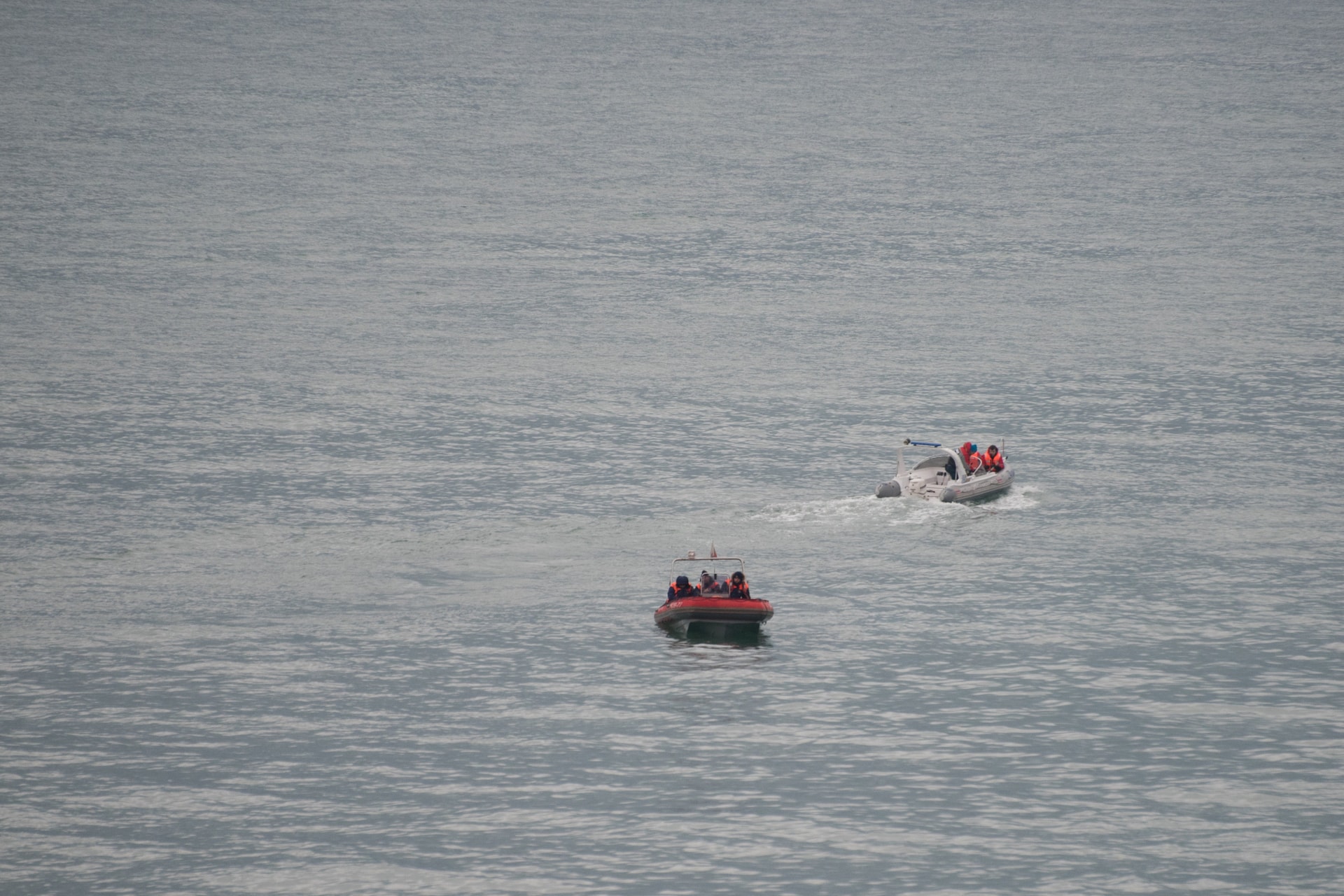 Cserben hagyta a Frontex a három napja veszteglő migránshajót