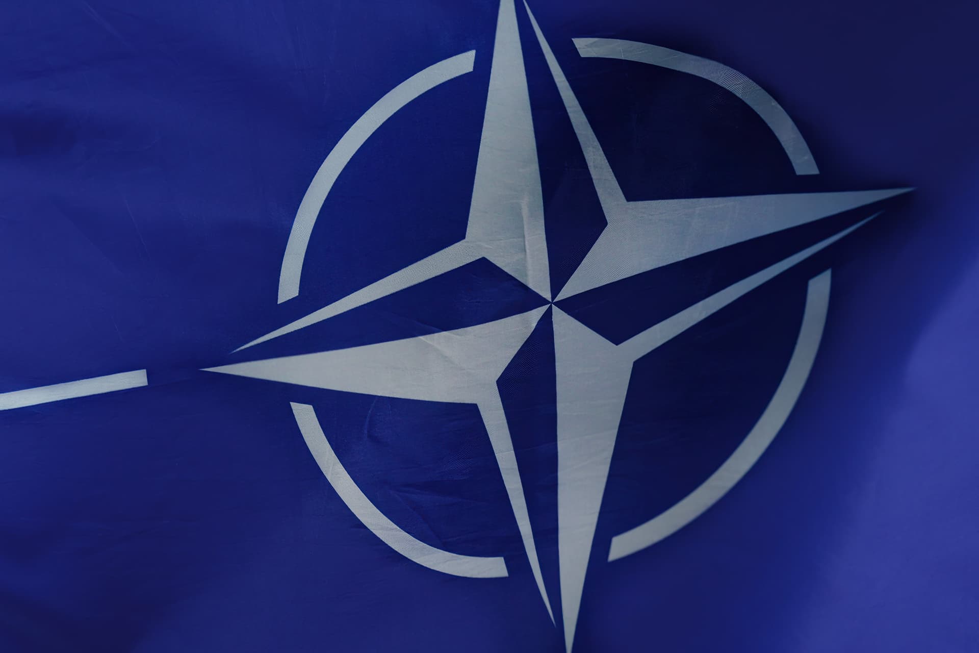 Politico: A NATO új Oroszország-stratégián dolgozik
