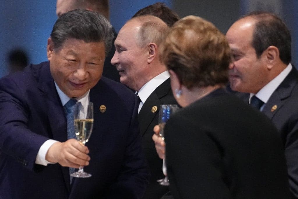 BRICS-bankjeggyel pózolt Putyin, de a bankvezérnek nem tetszett