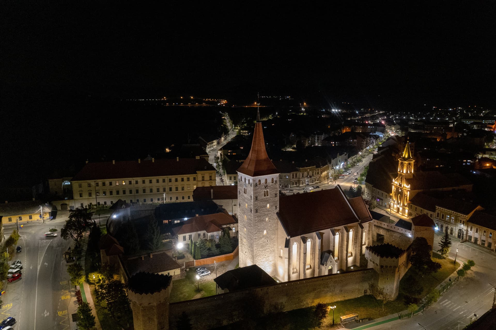 Felavatták Nagyenyeden a felújított középkori vártemplomot