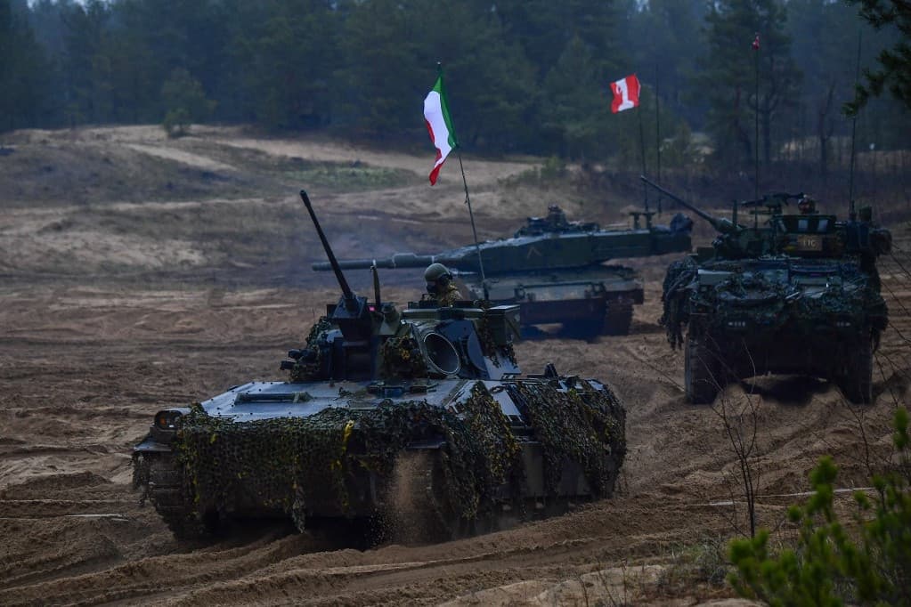 Lettországban gyakorlatozott a NATO