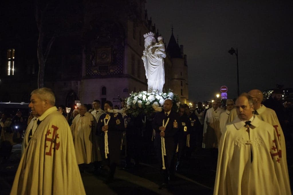 Visszakerült a Notre-Dame-ba a Szűz Mária és a Gyermek-szobor