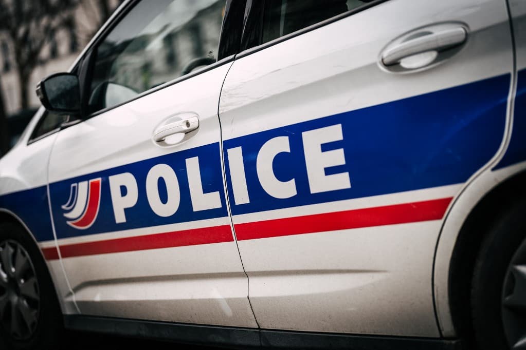 Baltával támadt járókelőkre a párizsi ámokfutó