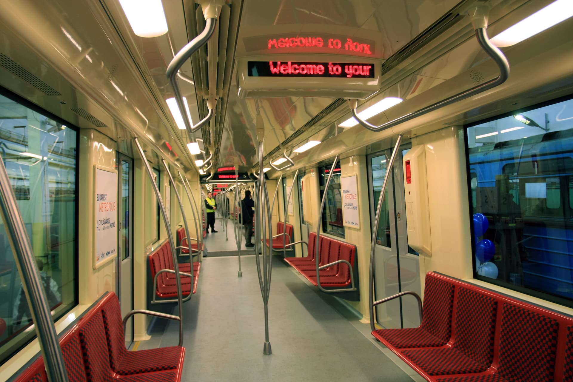 Hiba az áramellátásban, áll a metró