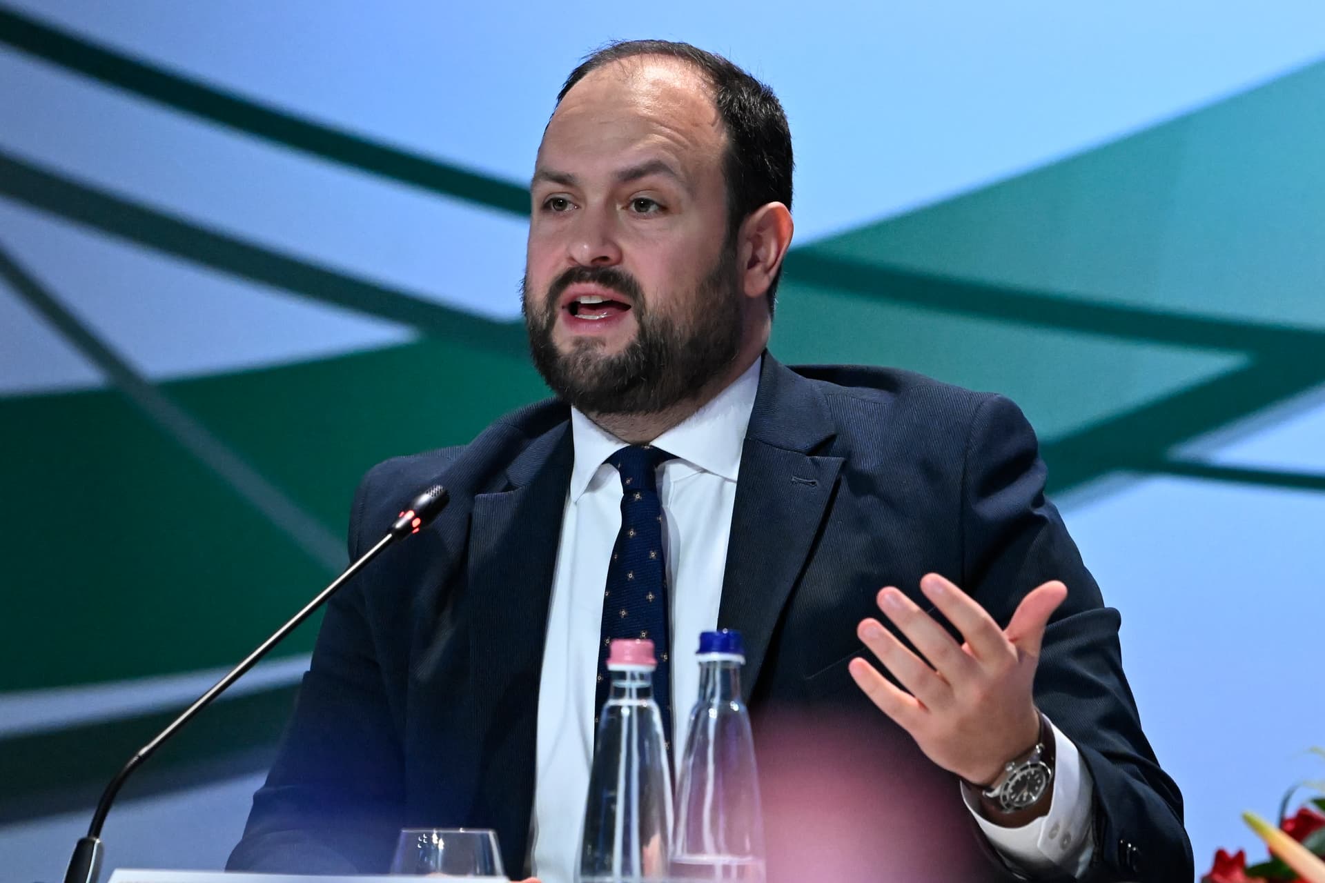 Soha többet nemzetellenes politika!
