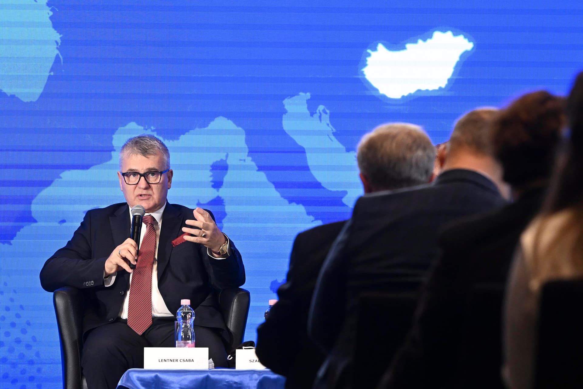 Lentner Csaba: A hazai kis és középvállalatokra lehet új stratégiát építeni – INTERJÚ