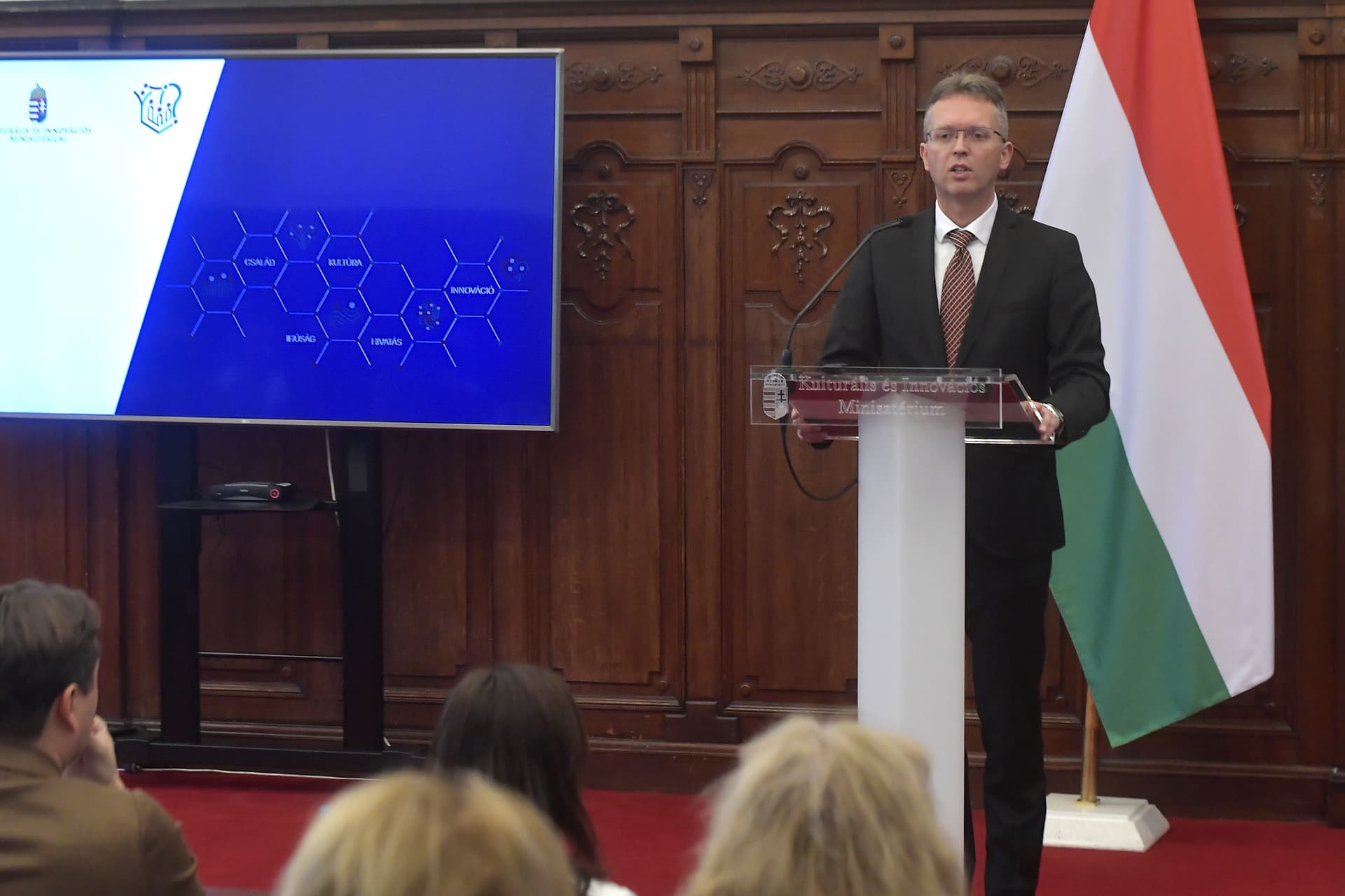 „Kötelességünk a szórványban élő magyarok megerősítése”