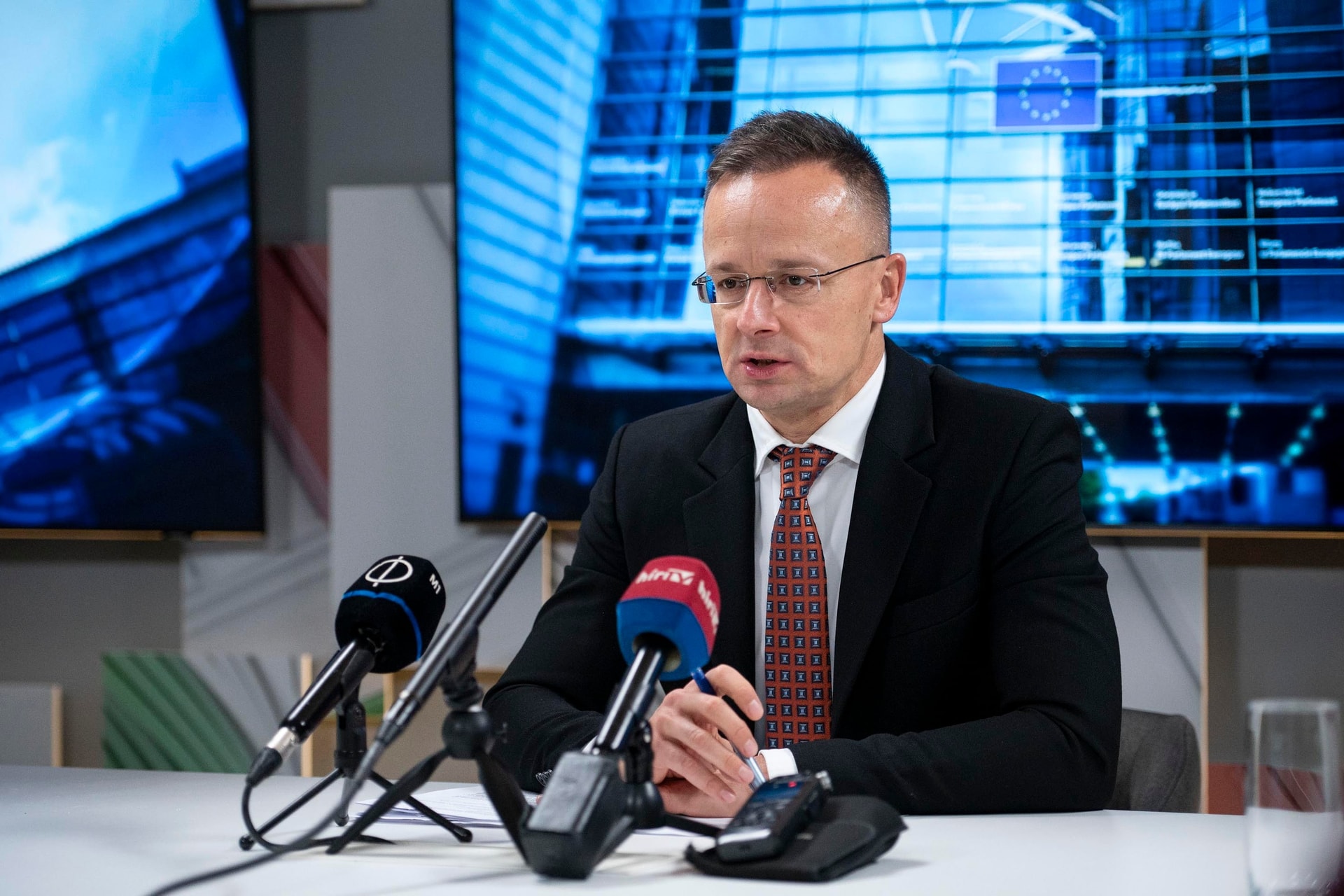 „Súlyos hiba lenne az EU és Izrael közötti politikai párbeszéd felfüggesztése”