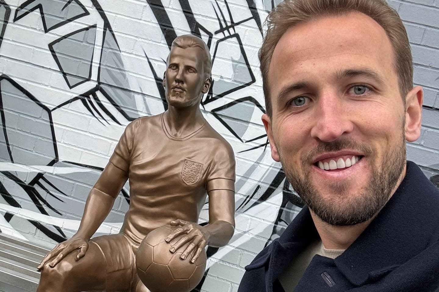Végre leleplezték Harry Kane szobrát