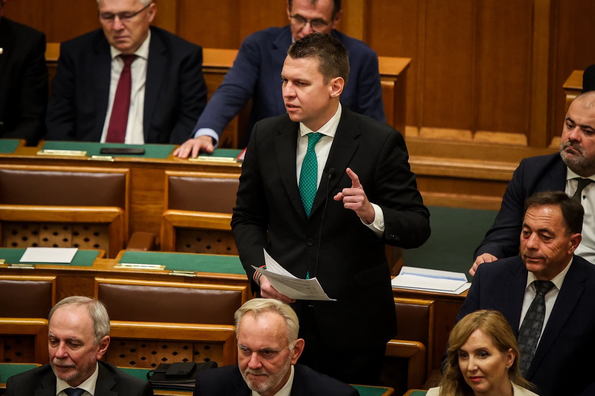 Menczer Tamás: Von der Leyennek távoznia kell!