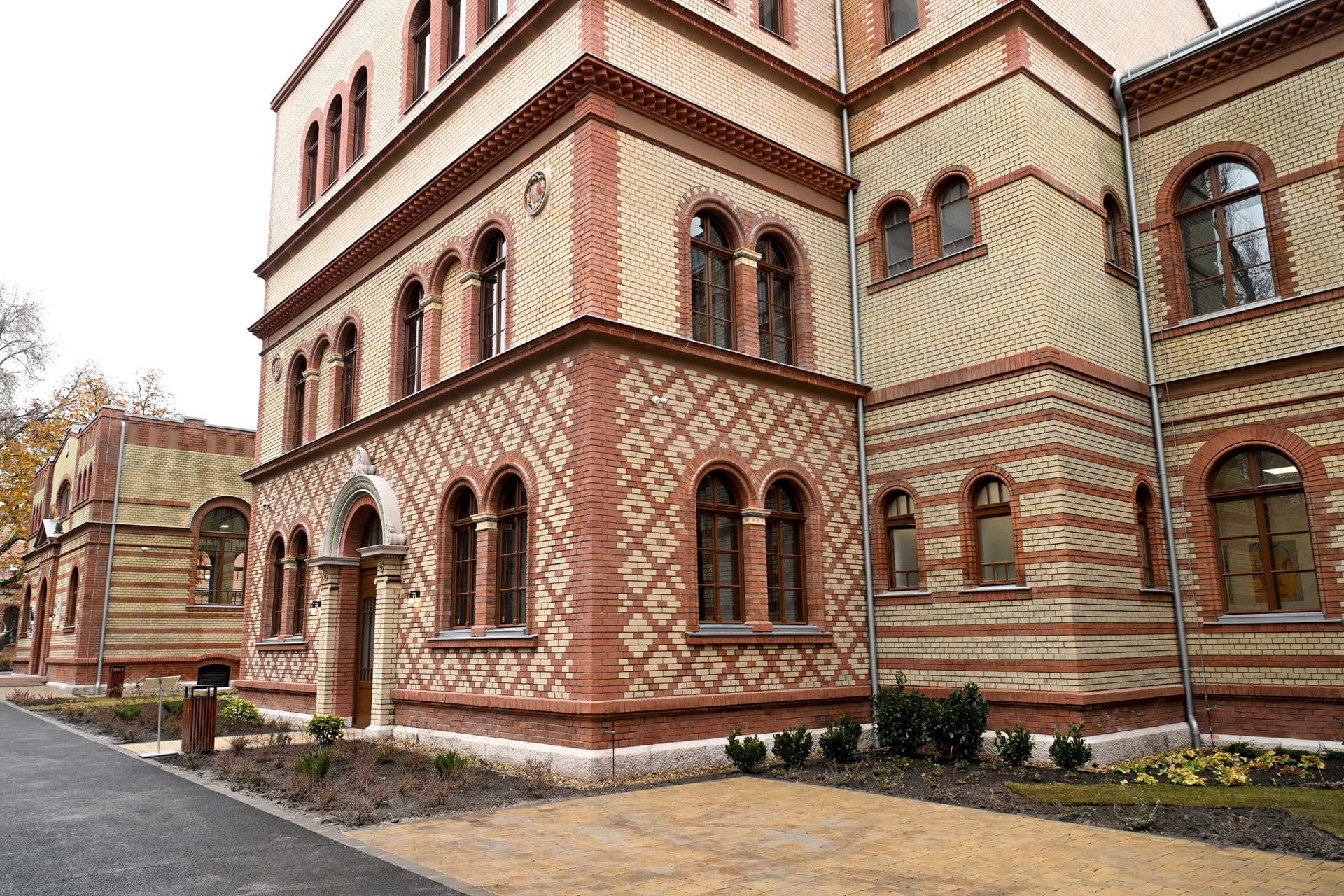 Átadták az Állatorvos-tudományi Egyetem három felújított pavilonépületét