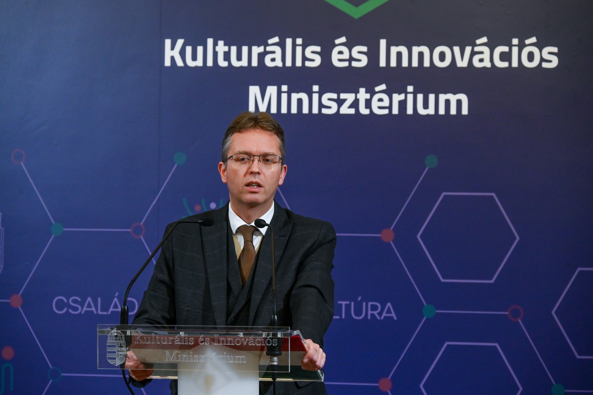 „A Magyar Kutatási Hálózat versenyképesebbé tétele a cél”