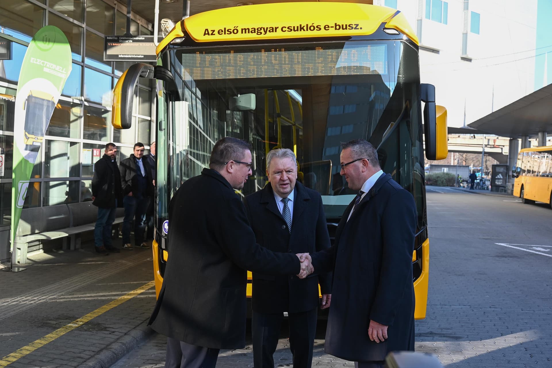 Először gyártottak ilyen csuklós buszt Magyarországon