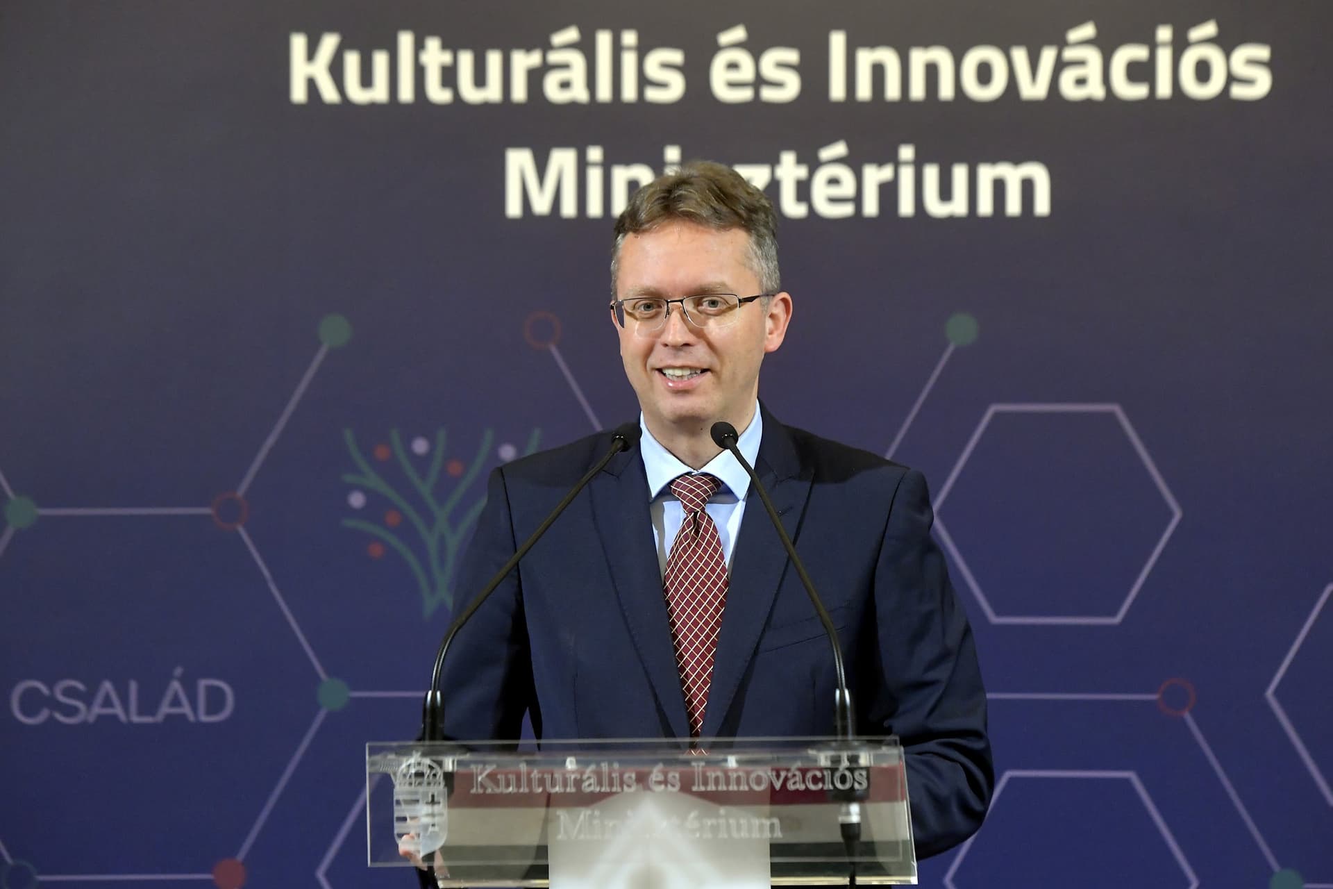 Hankó Balázs: Jövőre 215 milliárd forint áll a magyar kutatások rendelkezésére