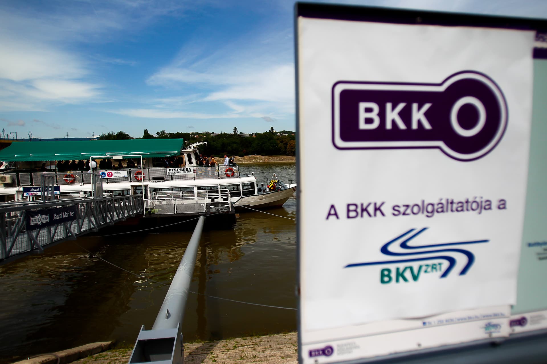 Két hajó és egy kikötő is megrongálódott vízi balesetben Budapesten