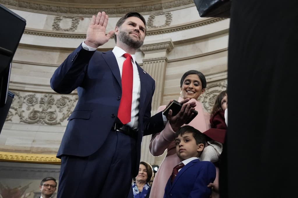 Párizsban kezdi meg első hivatalos külföldi útját J. D. Vance