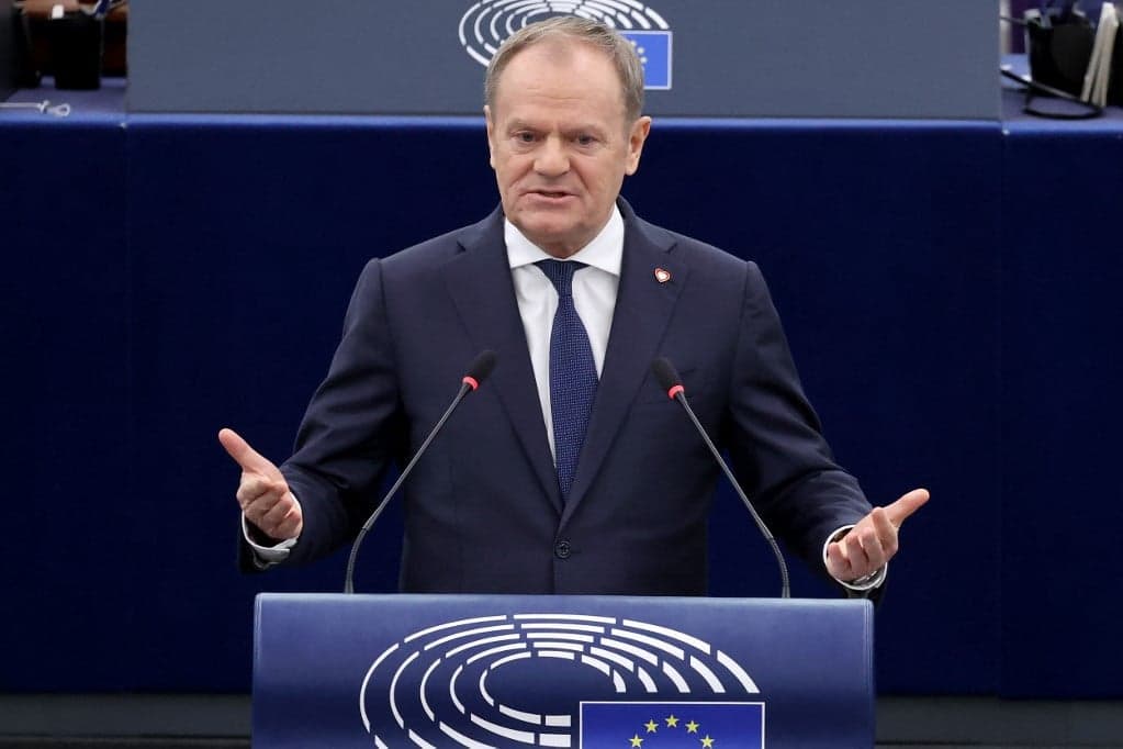 Donald Tusk szerint térdre kell kényszeríteni Oroszországot