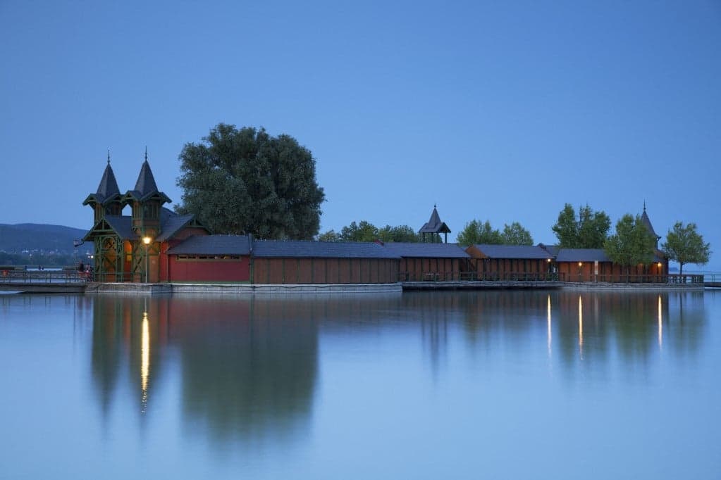 Újra megnyitották a keszthelyi Helikon Strandot