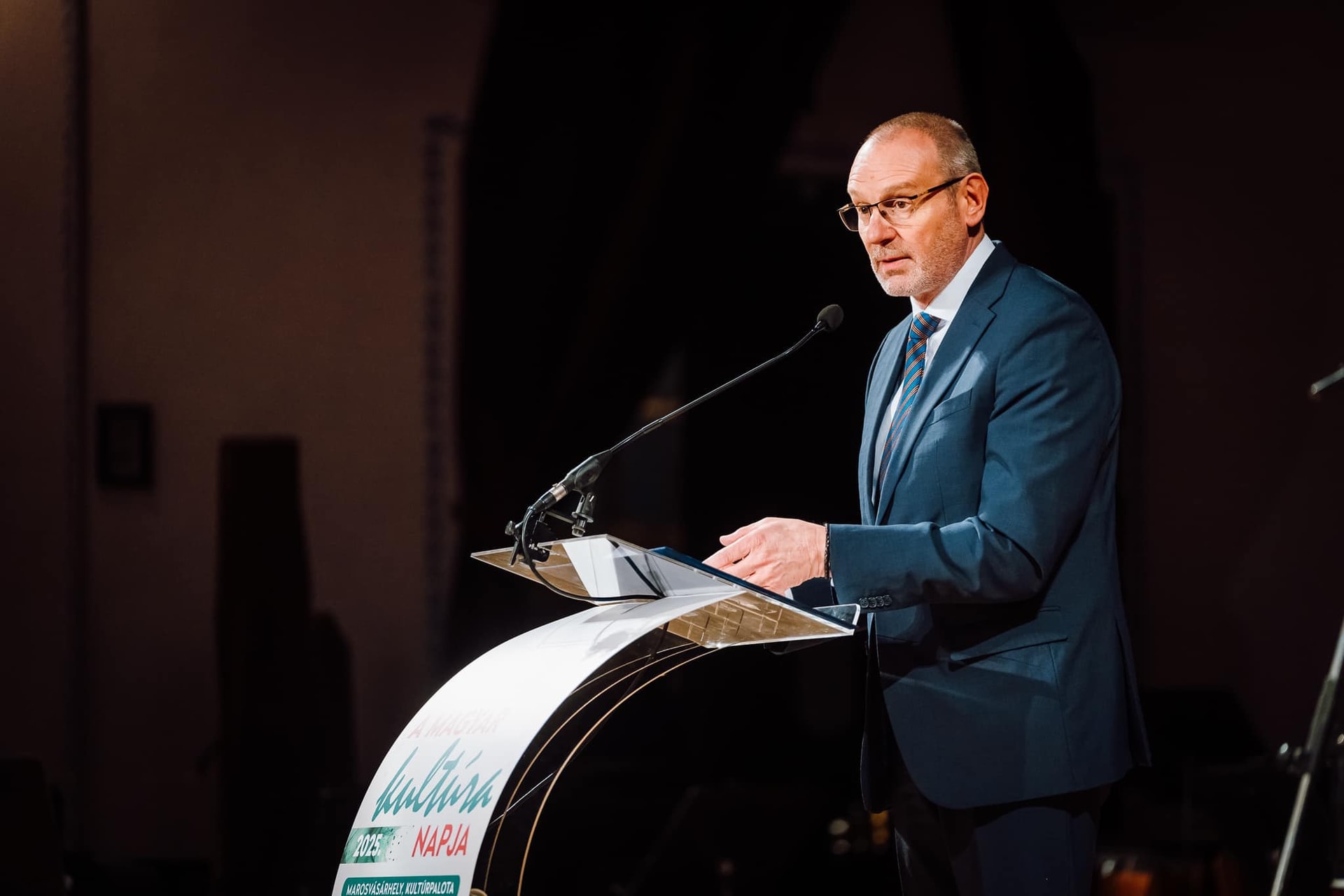 Erős felhatalmazást kapott a magyar kormány