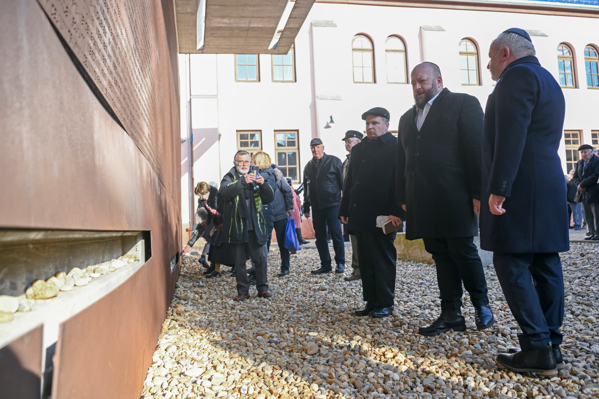 Debrecenben a helyi áldozatokra emlékeztek