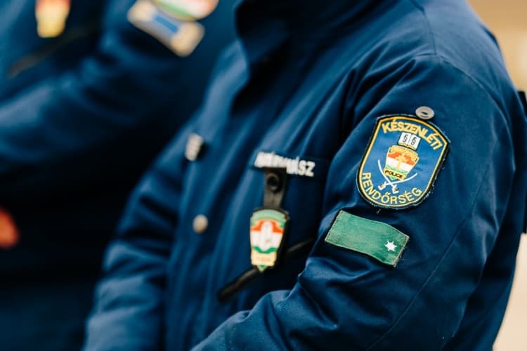 Molotov koktélt dobtak a határvadászok felé Ásotthalom közelében