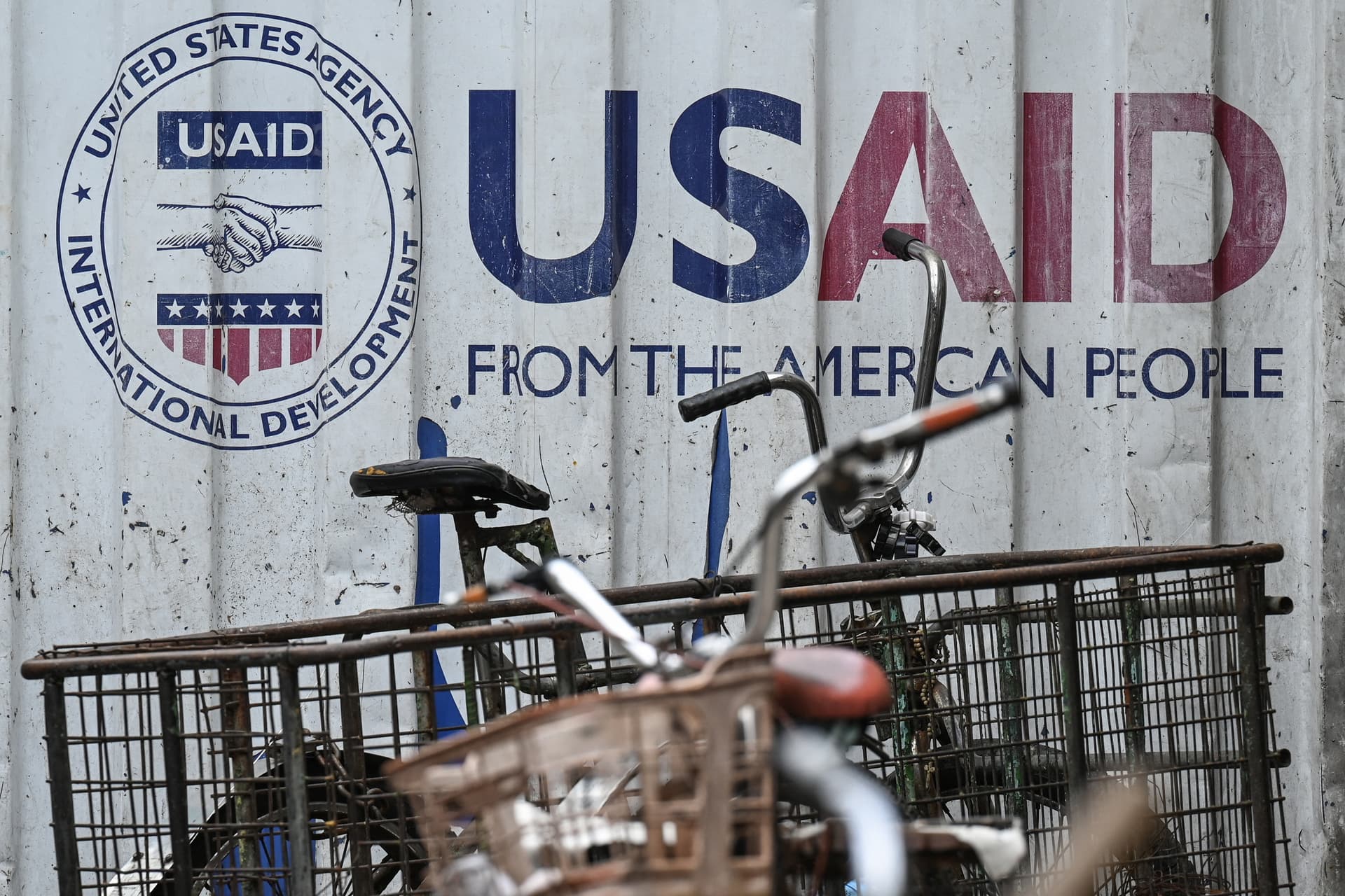 Az USAID dollármilliókat költött szőnyegekre és savanyúságokra Ukrajnának