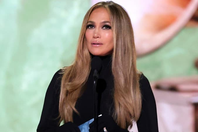 Jennifer Lopez lebukott