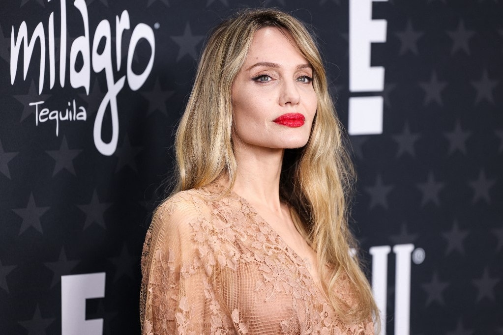 Angelina Jolie bosszút forral