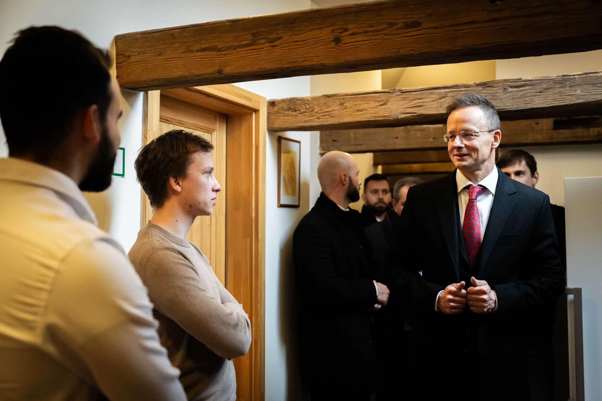 Szijjártót bírálta a cseh kormányfő