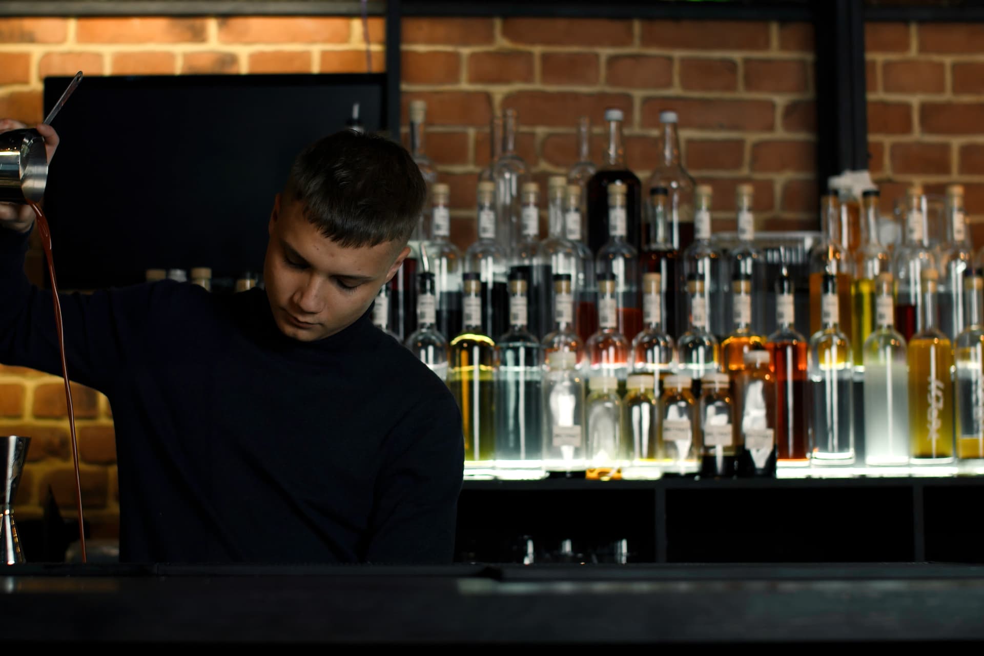 A kanadai boltok elkezdték eltávolítani az amerikai alkoholt a polcokról